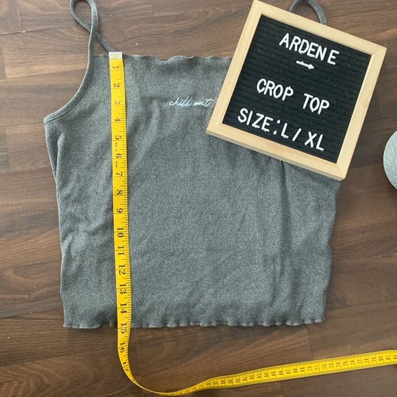 ⭐️3 for 12$⭐️ Ribbed Crop Top - Picture 3 of 5